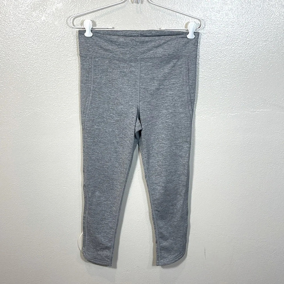 FREE PEOPLE MOVEMENT GRAY SIDE SLIT CAPRI LEGGINGS SIZE LARGE - Picture 3 of 9